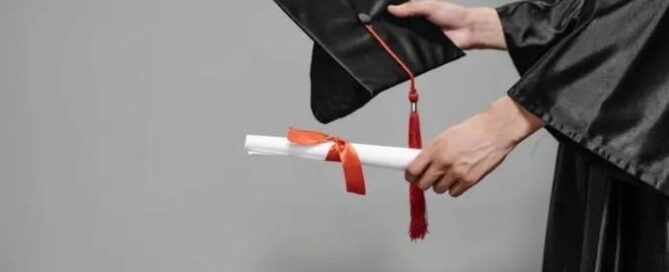 Illustration présentant différents types de diplômes et titres professionnels en alternance, montrant des étudiants et alternants en formation, symbolisant les niveaux d’études et leurs débouchés.